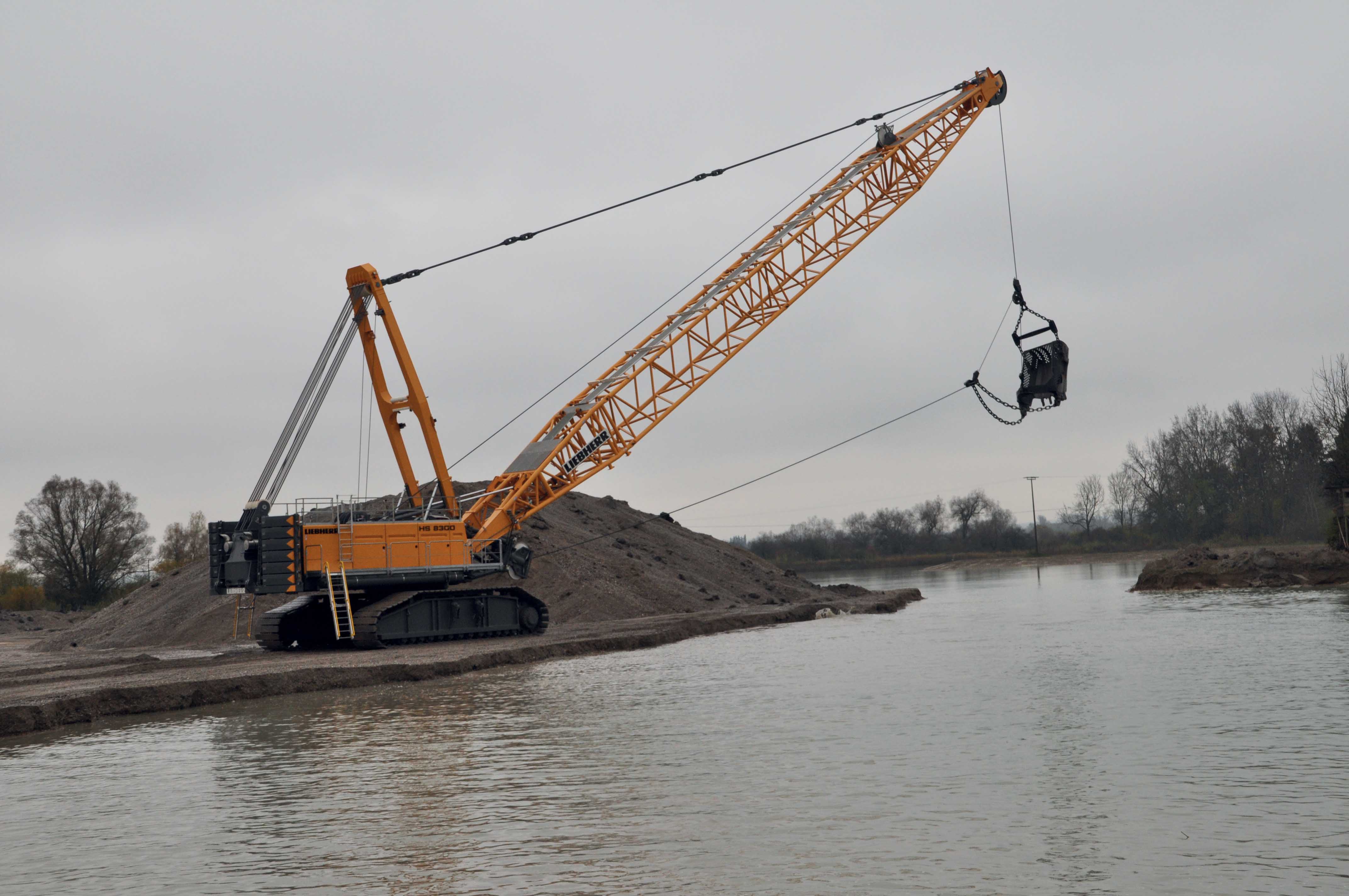 Liebherr duty cycle crawler crane HS 8300 HD 