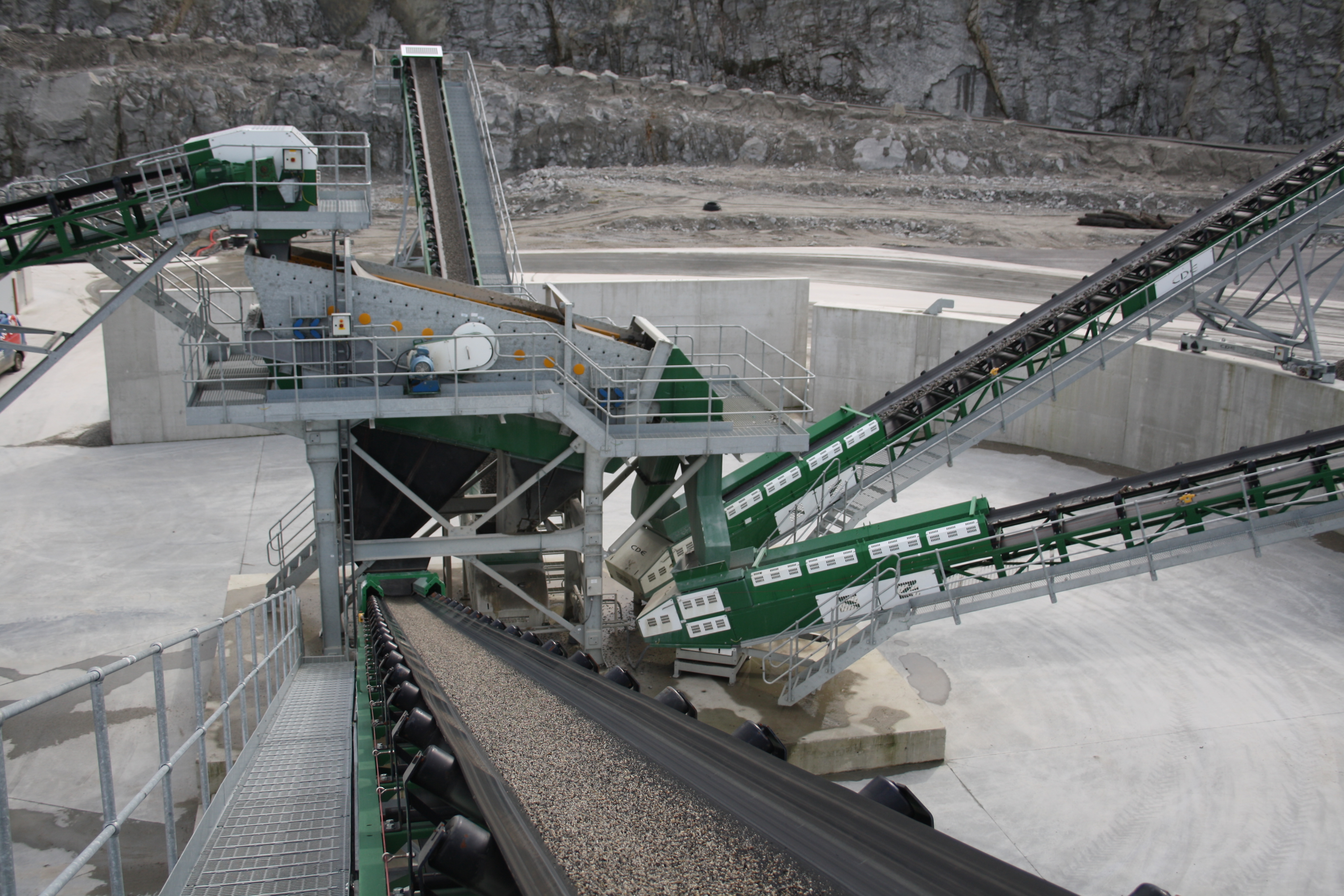 CDE Global Infinity screen and stockpile conveyors