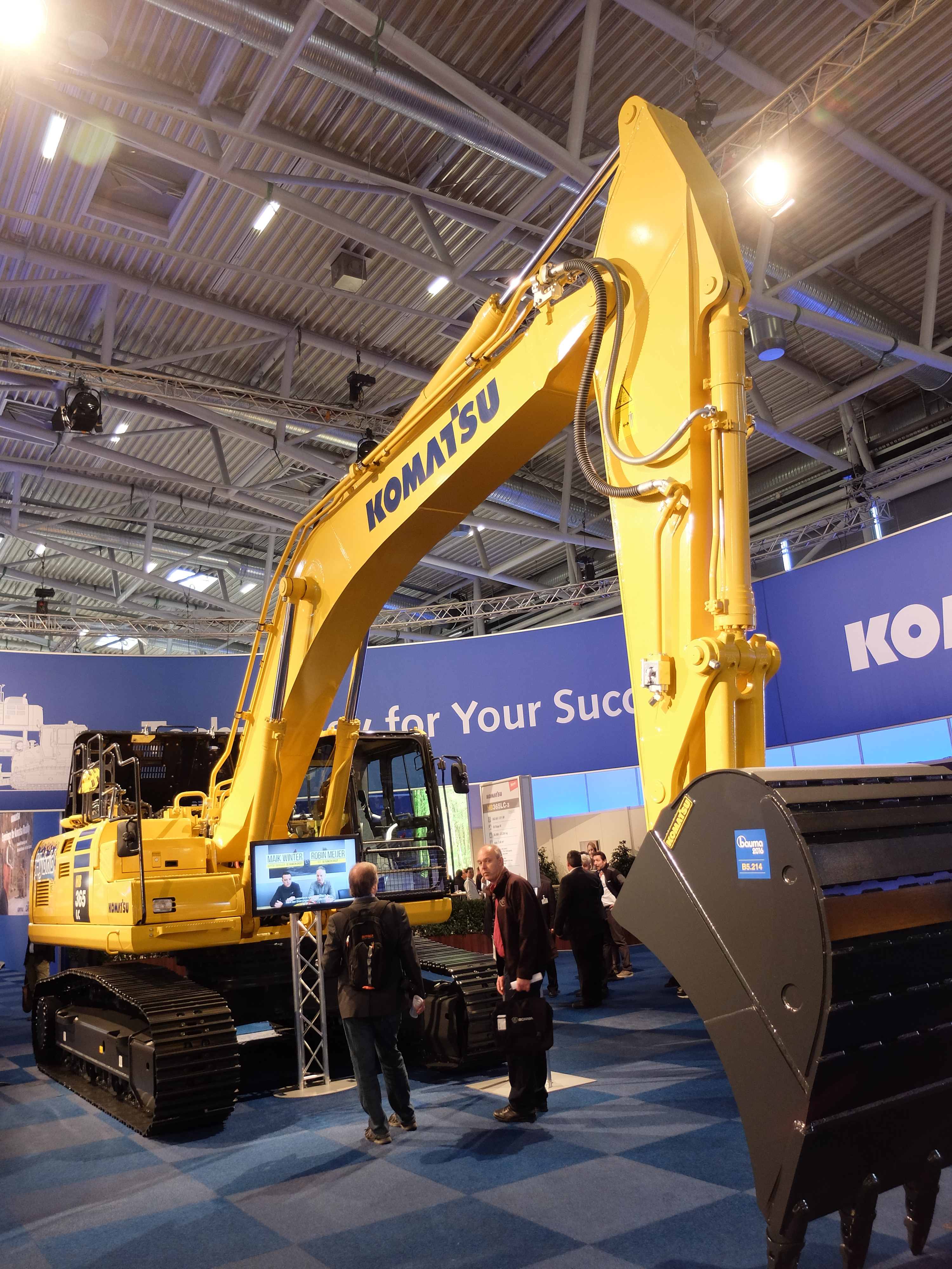 bauma 2016 Daily News Komatsu hybrid excavator HB365LC