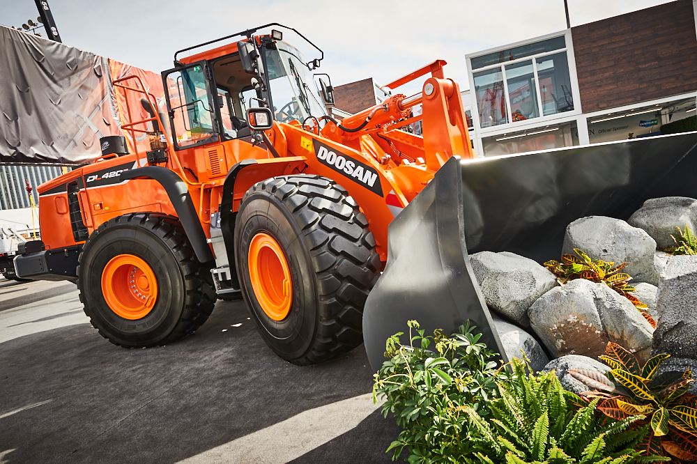 Doosan’s DL420-5 CVT wheel loader