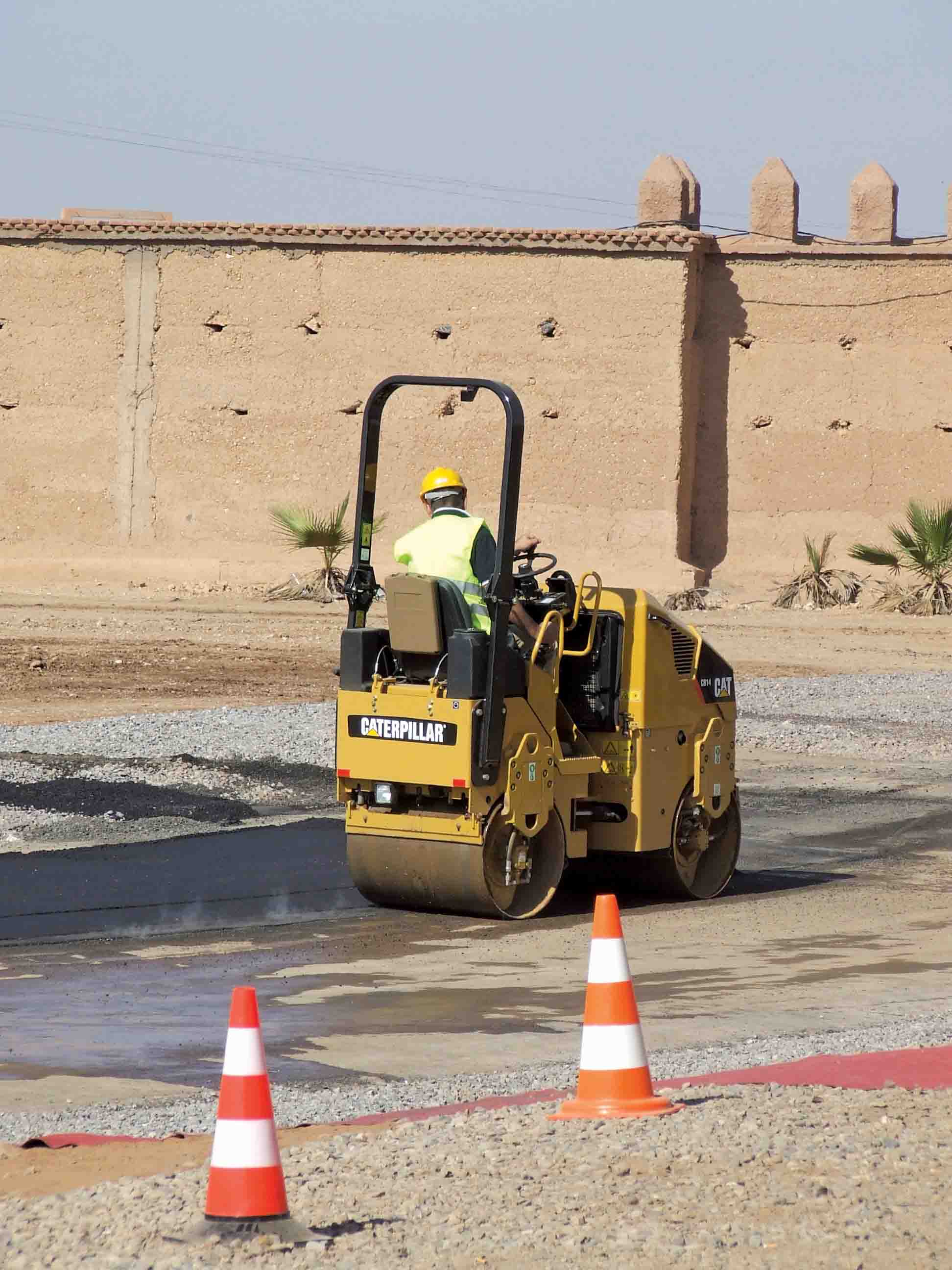 Caterpillar compaction machine