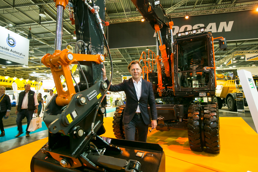 Doosah-Bobcat-DX 140W excavator-Benoit Pion, Regional Mgr France & Benelux-1.jpg