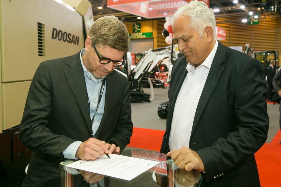 Doosan-Alvaro Pacini & Fadel Hasnan-1.jpg