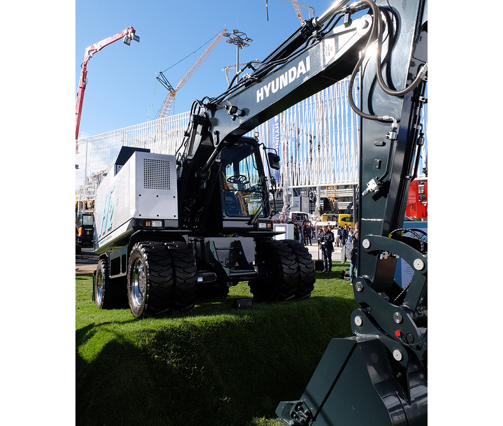 The 16-tonne excavator is powered by a hydrogen fuel cell