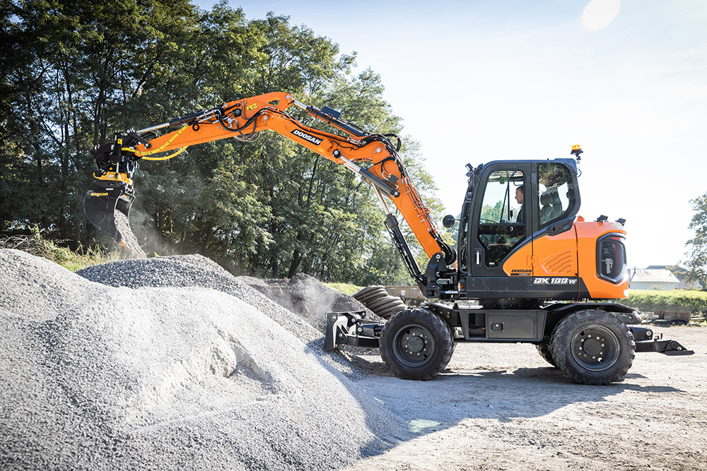 Doosan’s DX100W-7 is in the 10-tonne weight class which is new to the Doosan range