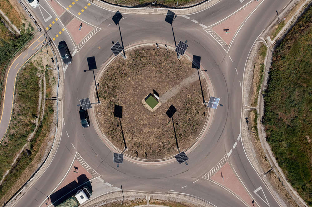 The lamps poles - which are casting long black shadows - are located only on the roundabout island and at a bicycle crossing (image courtesy NIF)