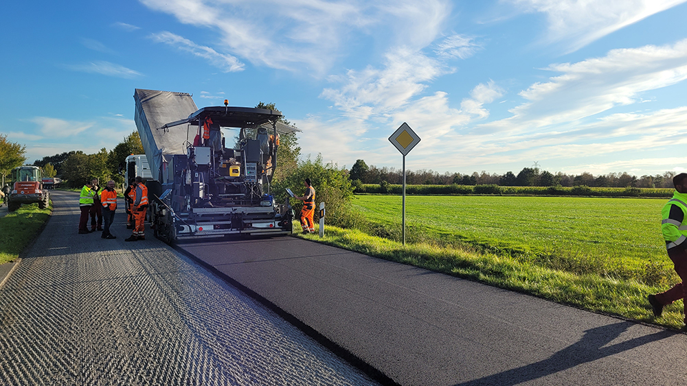 Stepless spraying up to 7m with Dynapacs SD2500CS PROTAC Spray Paver