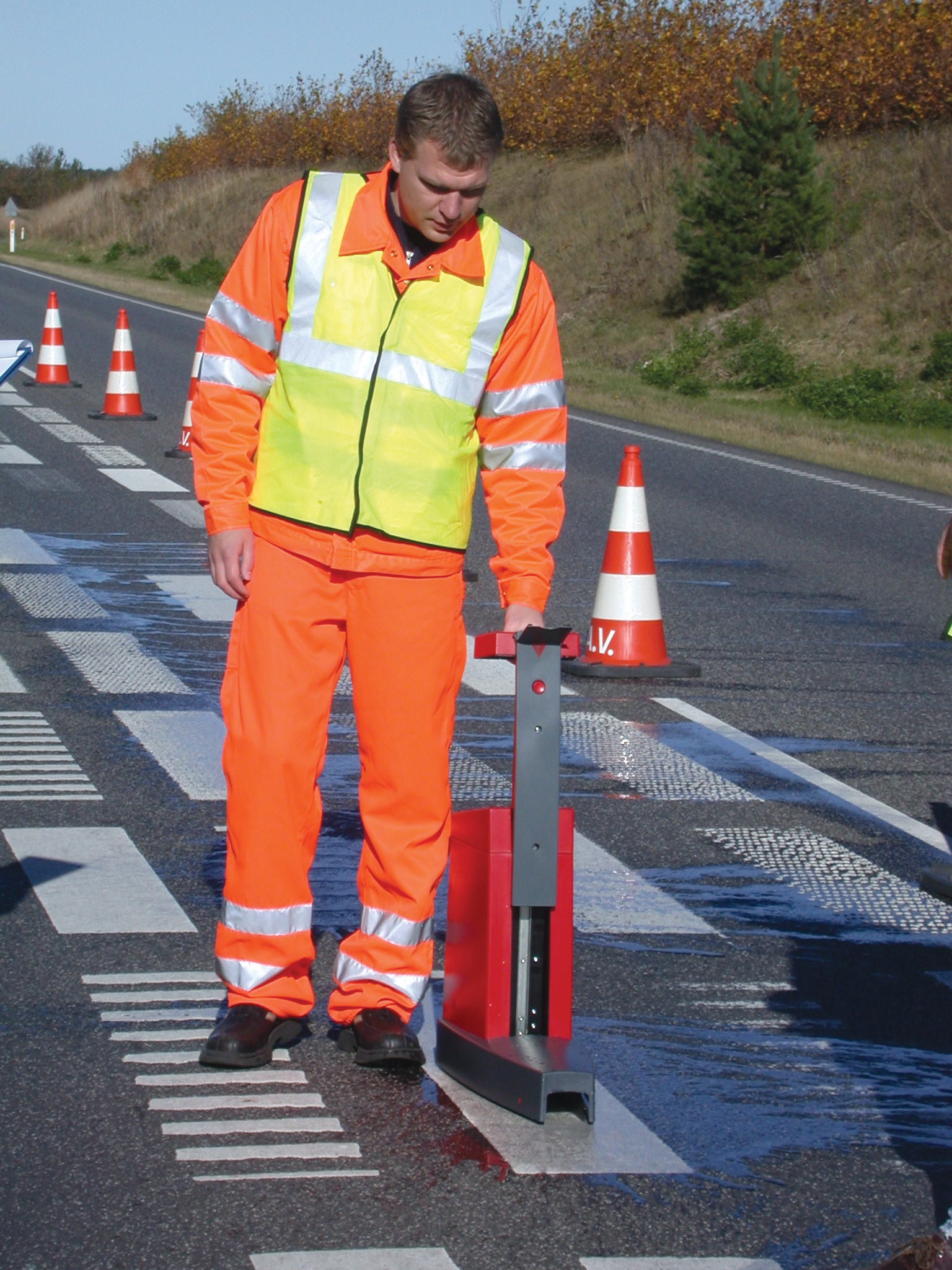 worker using DELTA retrometer