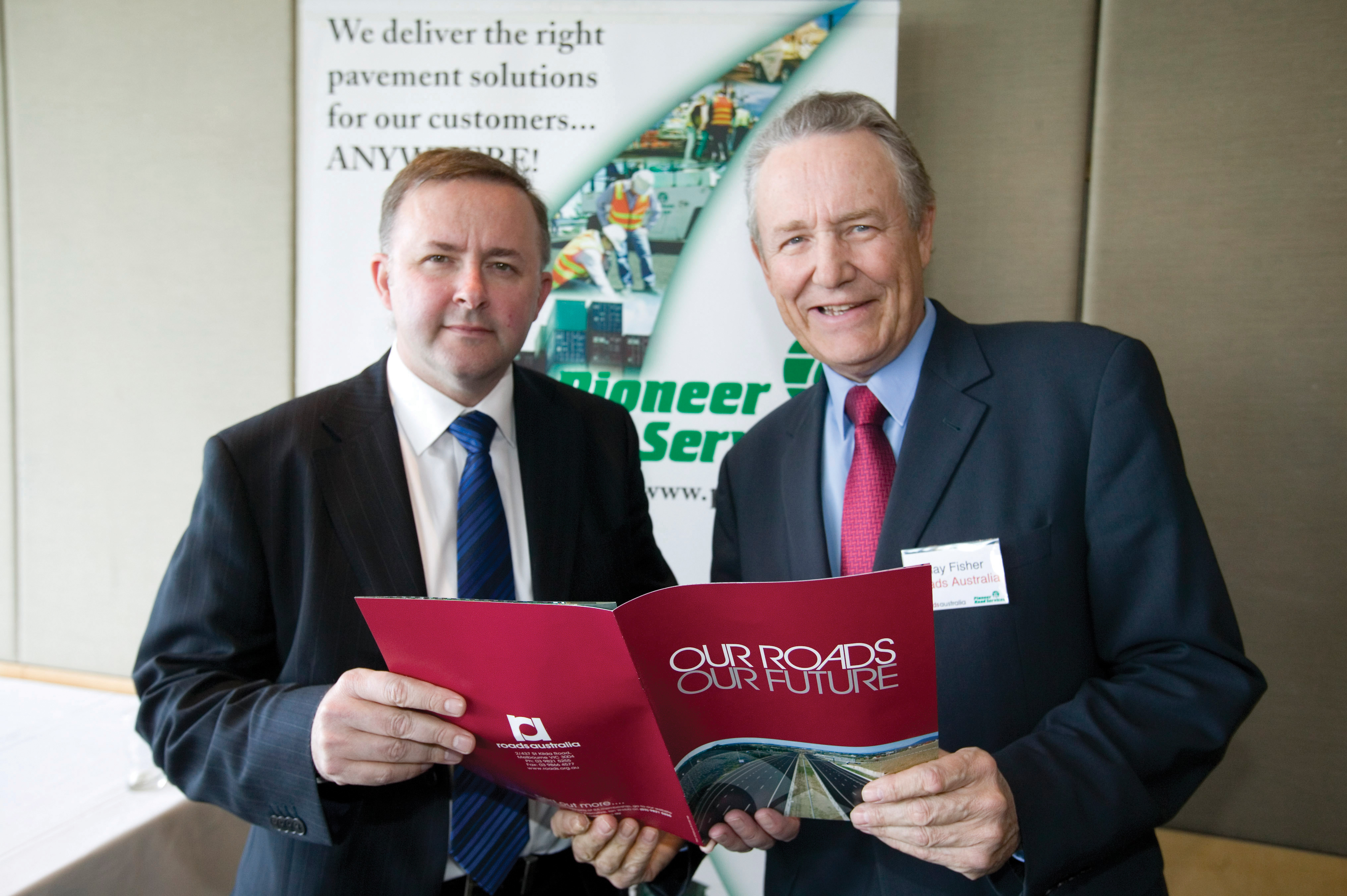 Anthony Albanese and Ray Fisher looking at Our Roads Our future launch 