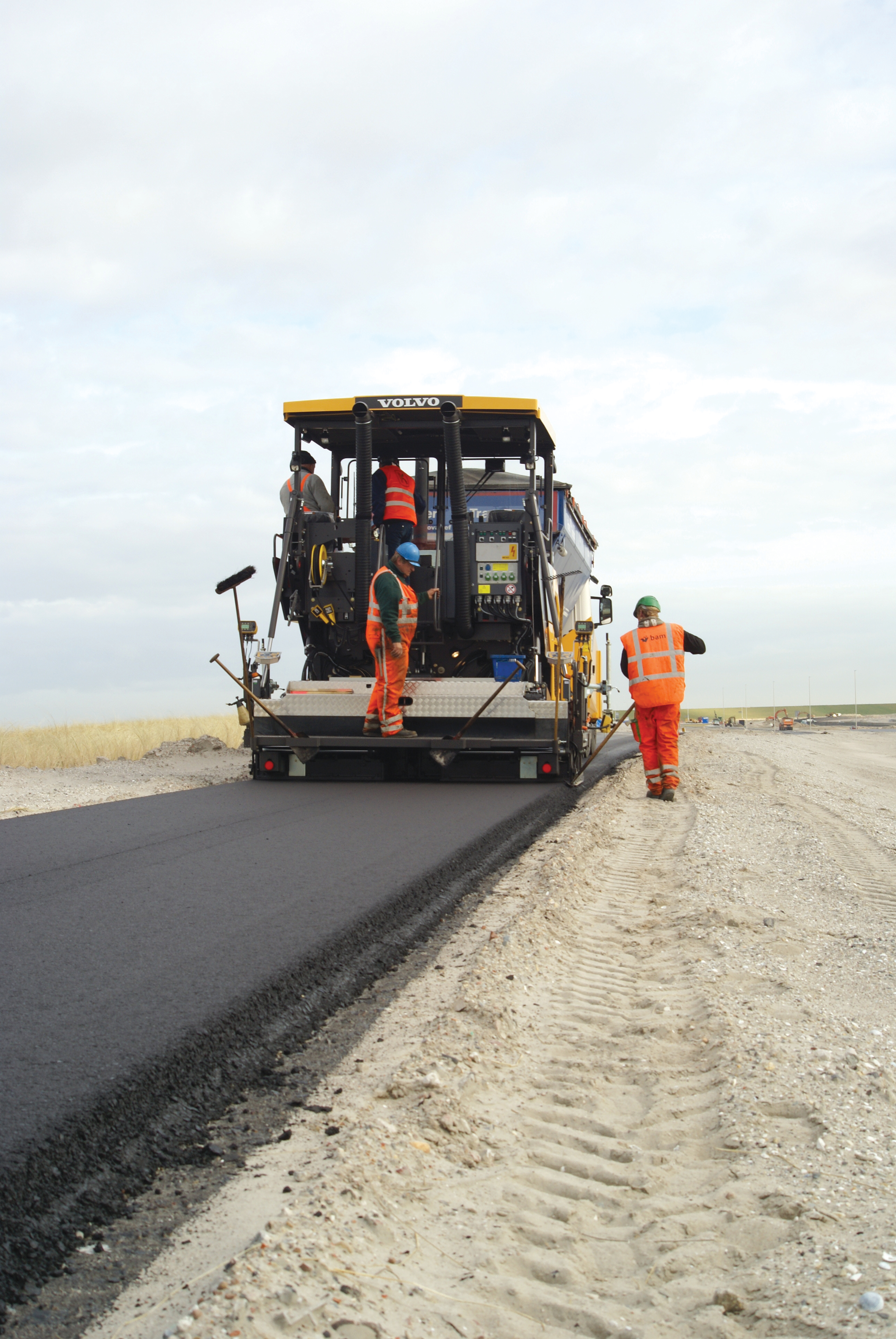 Volvo P7820C ABG paver 