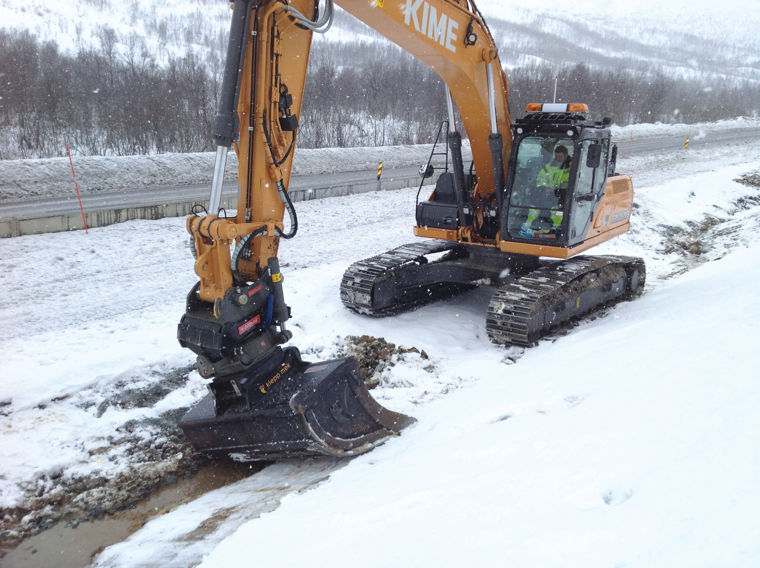 Case CX250C crawler excavator