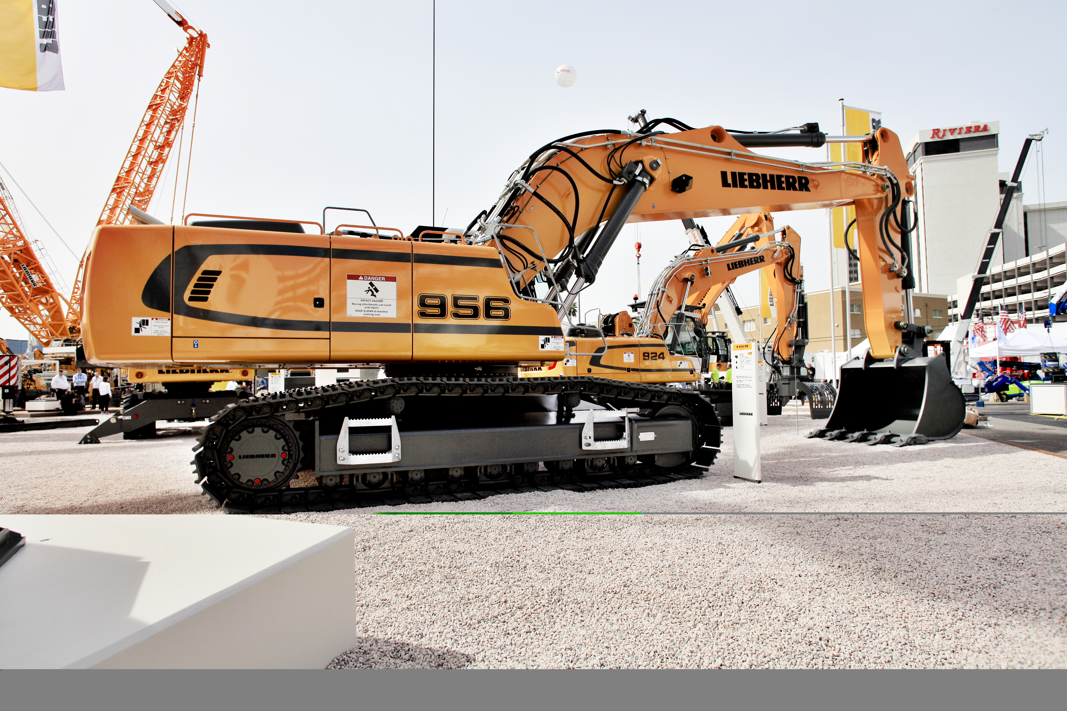 Liebherr’s new R 956 crawler excavator 