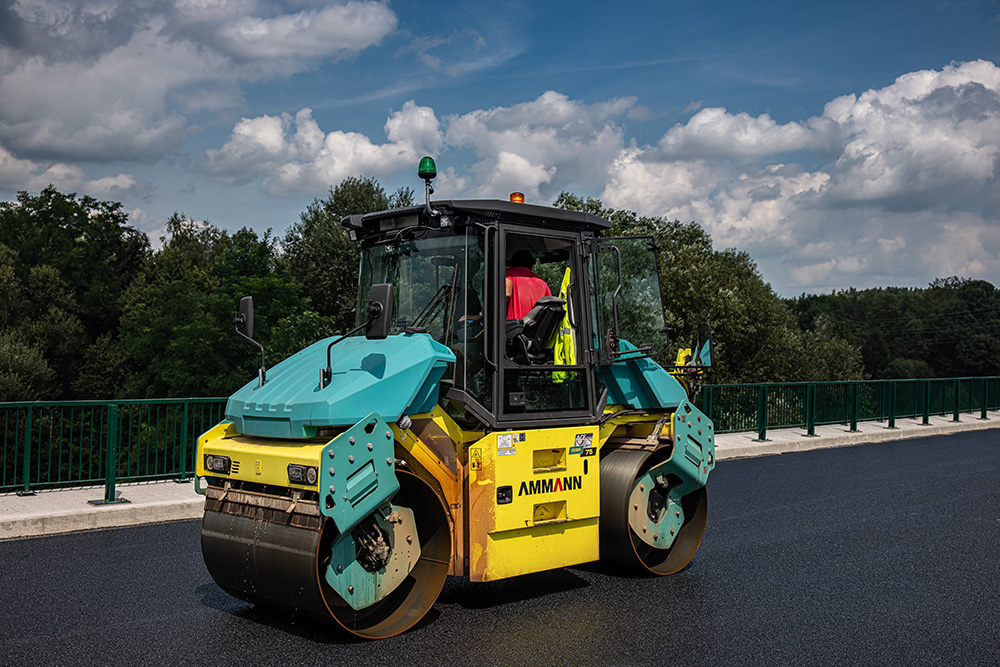 ACEpro: Operator Friendliness Is Key to Enhanced Intelligent Compaction System