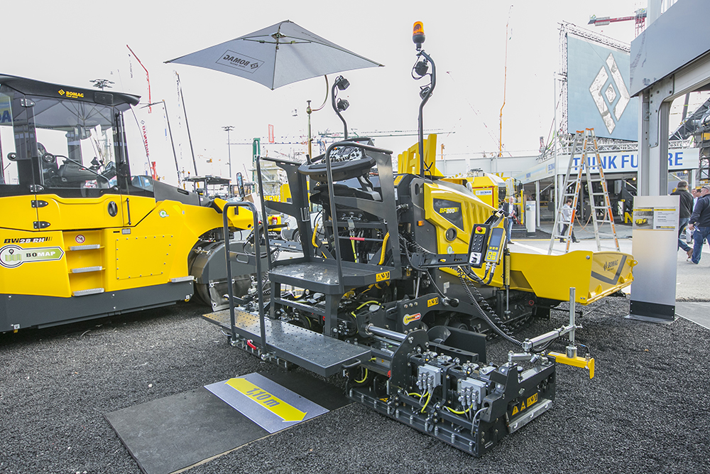 The BOMAG BF200 asphalt paver