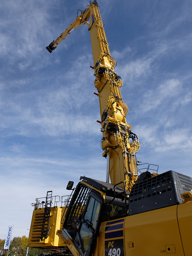 The new Komatsu machine offers an impressive reach height