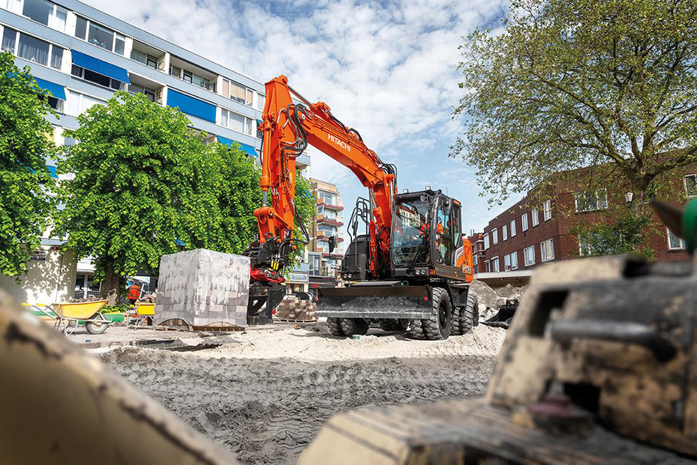 Visibility for the operator of the new Hitachi short-tail ZX135W-7 is boosted by an exceptional 270-degree view with the Aerial Angle camera system