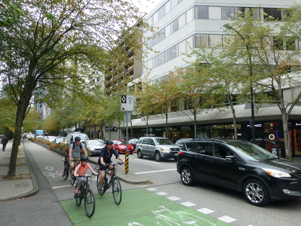 Together but separated: Vancouver’s bike lanes are enjoyed by families even during rush hour © David Arminas/World Highways