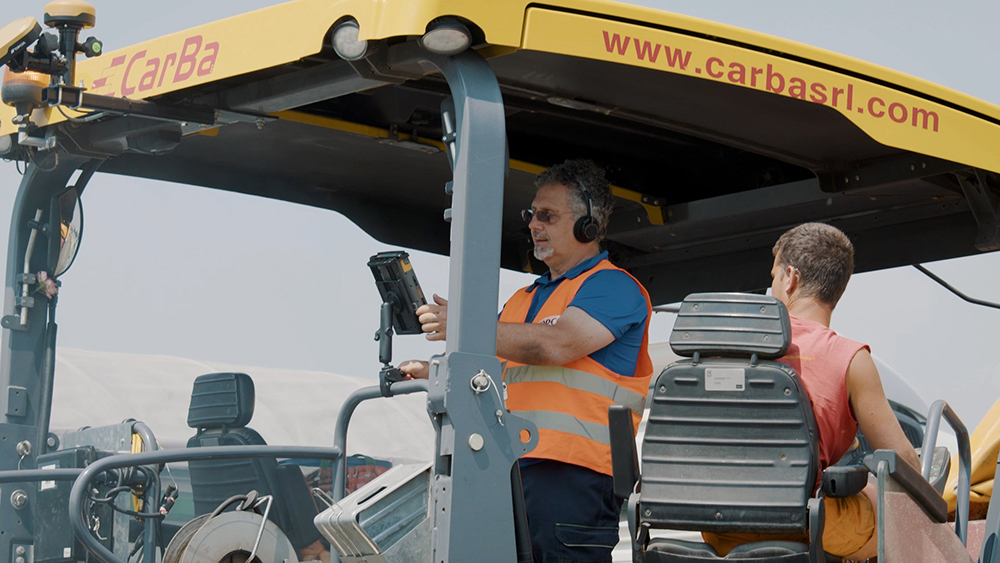 ​ Controls in the machine cabs allowed the crew to follow the design with precisionControls in the machine cabs allowed the crew to follow the design with precision