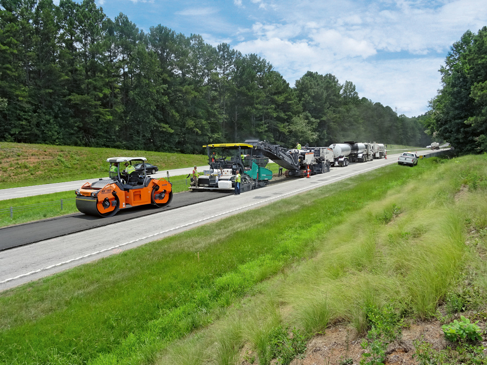 The Wirtgen machines were able to operate in a single lane, allowing traffic to pass alongside