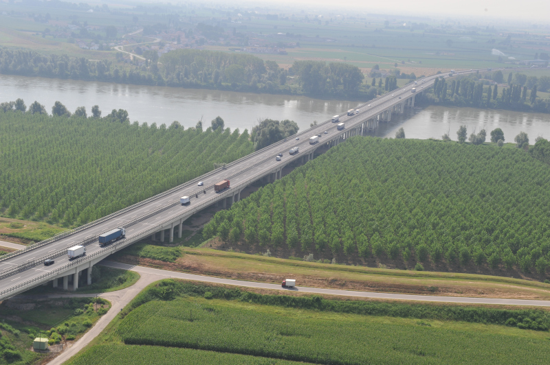 crossing the po river near Mantova