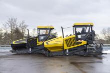 One of the key developments for the new BOMAG pavers is the new electronic side-mounted control panel