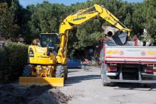 komatsu excavator filling truck