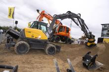 Engcon EC218 and EC226 tilt-rotators