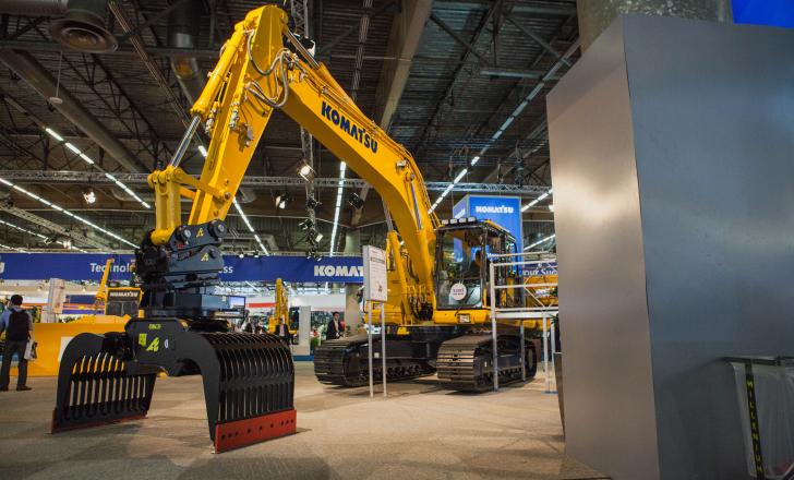 Komatsu HB215LC-2 hybrid excavator 