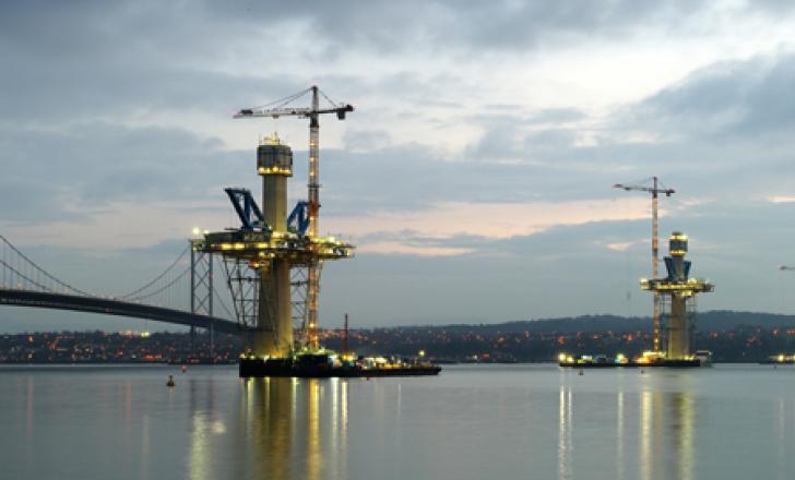 PIC 1 - liebherr-cranes-forth-crossing-bridge-1-300dpi.jpg