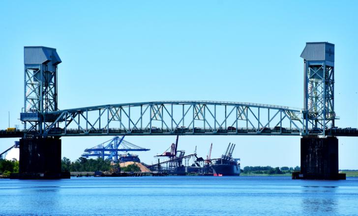 Options are being considered for the replacement of the Cape Fear Memorial Bridge in North Carolina – image courtesy of © Rzyotova| Dreamstime.com