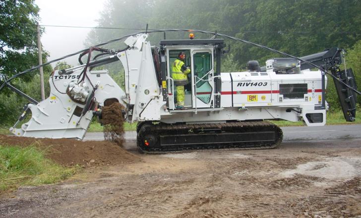 Rivard RIV1403 chainsaw trencher