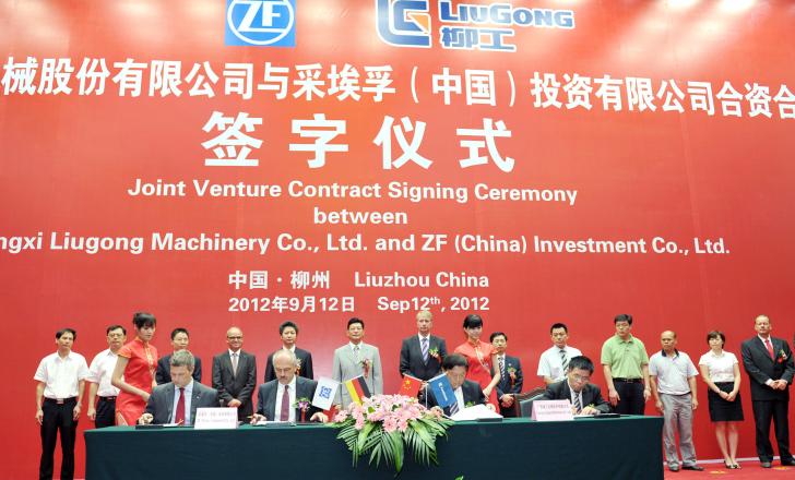 Signing ceremony between LiuGong and ZF