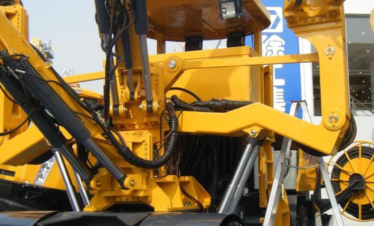 XCMG’s three boom drilling jumbo