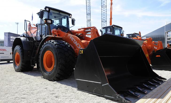 bauma 2013 Daily Hitachi ZX210LC-5