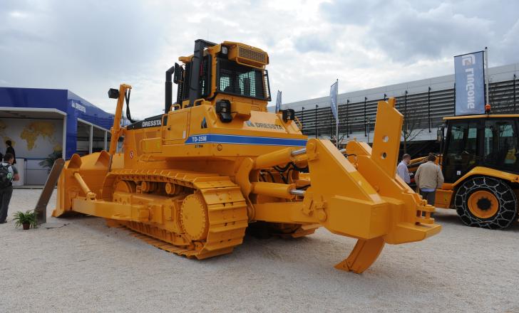 bauma 2013 daily Dressta dozer range