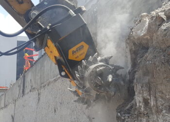 MB-R800_Cat_Demolition_Concrete_Mexico.jpg