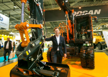 Doosah-Bobcat-DX 140W excavator-Benoit Pion, Regional Mgr France & Benelux-1.jpg