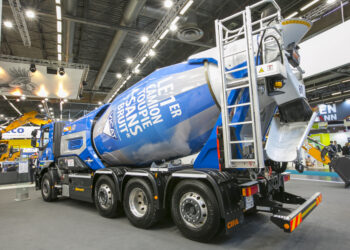 CASE- Stralis X-Way-4.jpg