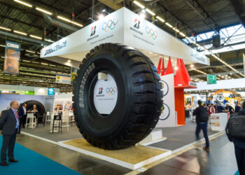 BRIDGESTONE-World's Largest Tyre-6.jpg