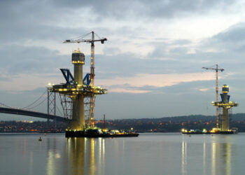 PIC 1 - liebherr-cranes-forth-crossing-bridge-1-300dpi.jpg