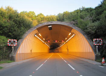Saltash-Tunnel---West-portal.jpg