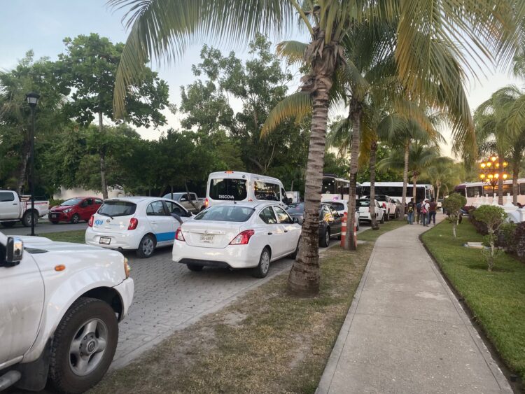 Building the new bridge should help alleviate the heavy traffic congestion that occurs in and around Mexico’s popular Cancun holiday destination – image ©courtesy of Sarah Biswell
