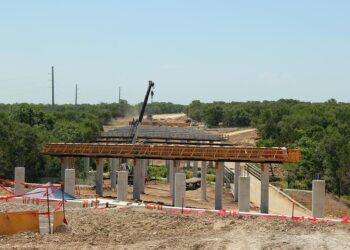 Conventional technology was utilised to construct Bear Creek Bridge