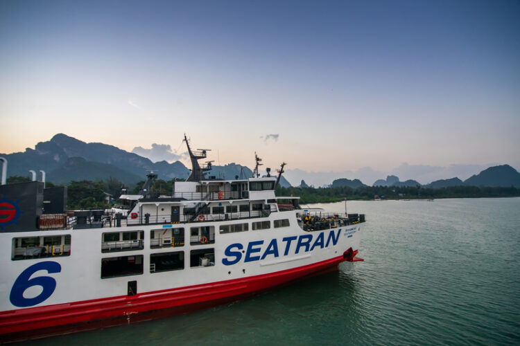 A new bridge in southern Thailand is proposed to link Koh Samui Island to the mainland, replacing the ferry service – image © courtesy of Phittavas, Dreamstime.com
