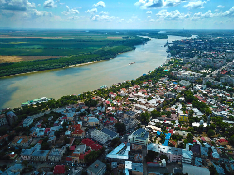 Building a new suspension bridge will improve transport to and from Romania’s port of Braila – image © courtesy of Craitza, Dreamstime.com