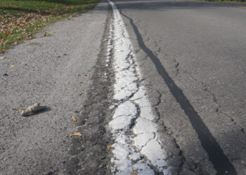 crack in Canadian road niagara area