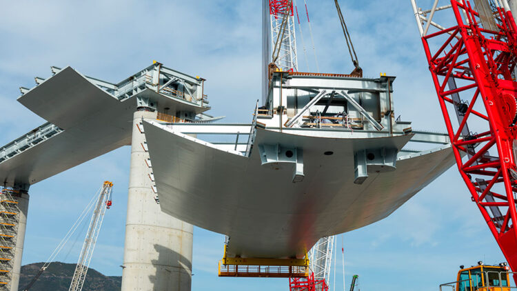 Another bridge deck section is carefully lifted into place for the Genoa bridge replacement project (photo courtesy PerGenoa)