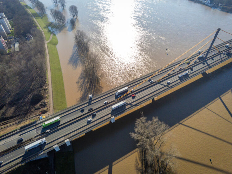 The existing Neuenkamp bridge, opened in 1971, has been struggling to cope with traffic volumes on Germany’s busy A40 route - image © courtesy of Maximilian W, Dreamstime.com