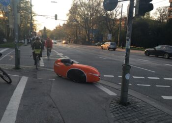 Germany “to become a country of cycling commuters”, says minister - image © courtesy Mike Woof