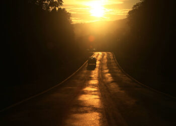 Improving the Pan Borneo Highway will provide a key economic boost to the Sarawak area ( image © courtesy of Zulazhar Sheblee, Dreamstime.com)